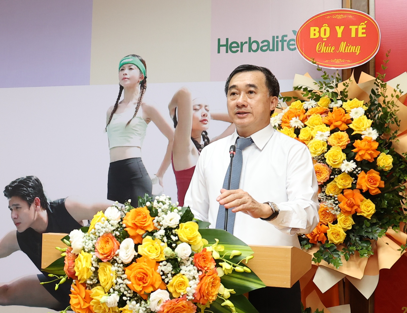 Thứ trưởng Bộ Y tế Trần Văn Thuấn 