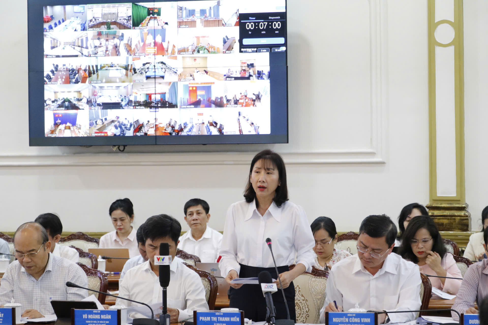 Bà Phạm Thị Thanh Hiền - Giám đốc Sở Nội vụ TPHCM phát biểu tại phiên họp - Ảnh: Thanh Tâm