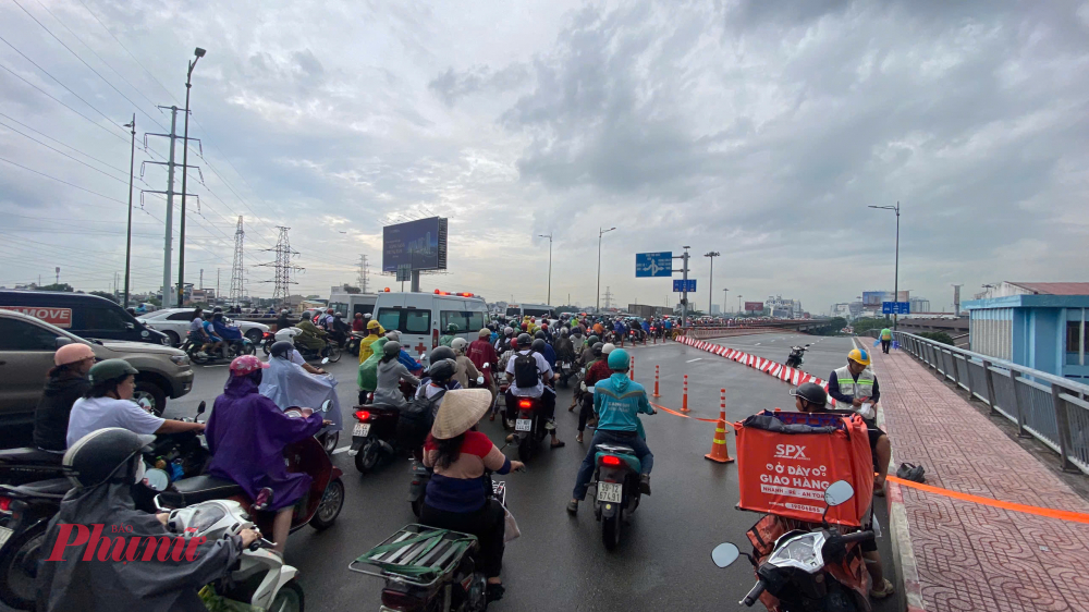 lộ trình thay thế hiện tại là: Đường Phạm Văn Đồng -> cầu vượt cạn qua quốc lộ 13 -> quay đầu tại giao lộ đường số 20 -> đường Phạm Văn Đồng -> quốc lộ 13.