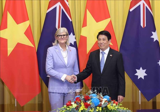Chủ tịch nước Lương Cường và Toàn quyền Australia Sam Mostyn chụp ảnh chung trước khi tiến hành hội đàm. Ảnh: Lâm Khánh/TTXVN