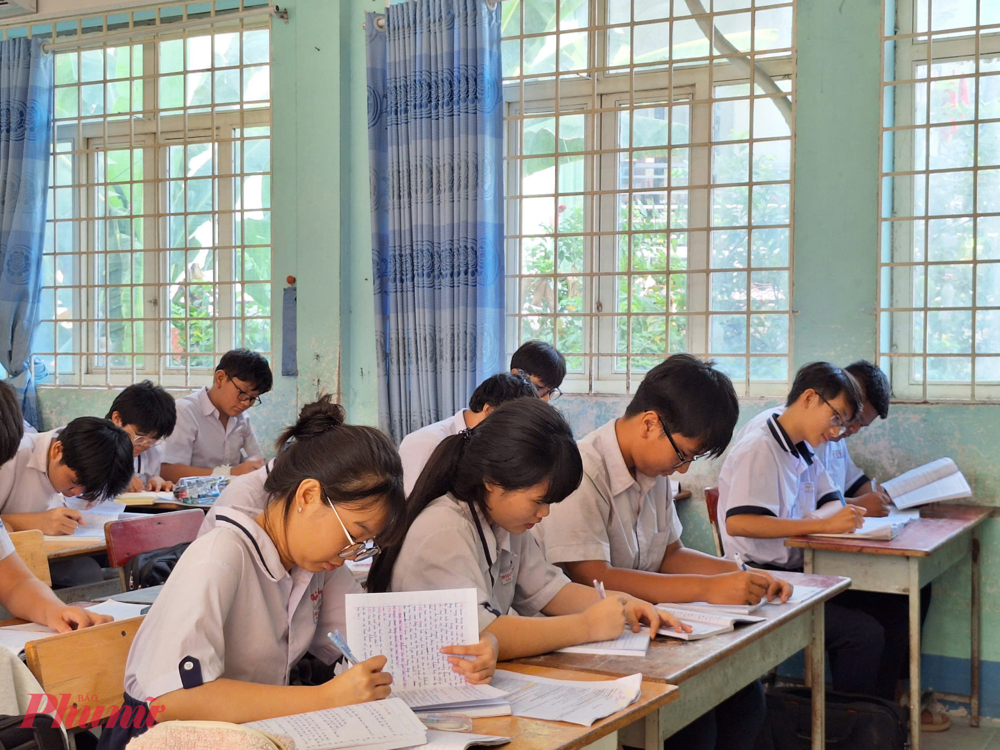 Học sinh Trường THCS Nguyễn Hiền trong giờ học môn ngữ văn - Ảnh: Trang Thư