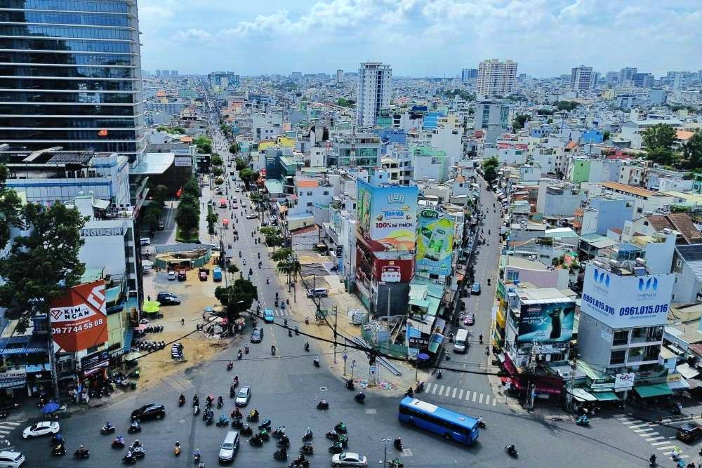 Đường Cách Mạng Tháng 8 (quận 3 cũ) nơi có metro số 2 đi qua. Ảnh: AT