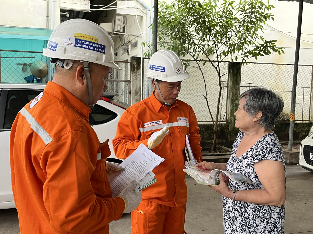 Theo lý giải của EVN, giá điện tăng vọt trong tháng 8/2025 mà người dân phản ánh chủ yếu do yếu tố thời tiết