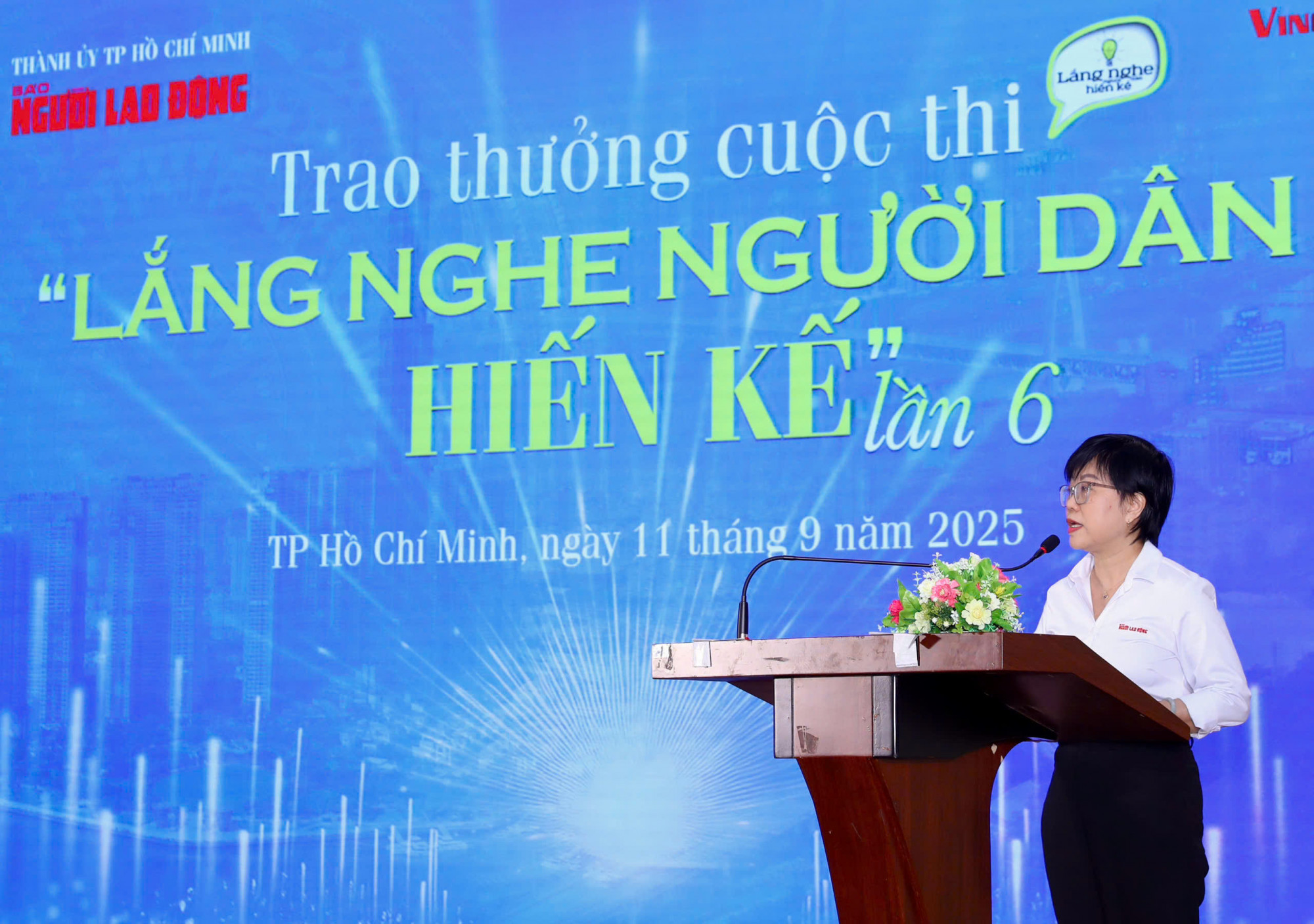 Bà Nguyễn Thị Tố Trâm - Ủy viên Ban Biên tập, Trưởng Ban Chính trị - Công đoàn - Xã hội, Trưởng Ban Tổ chức cuộc thi Lắng nghe người dân hiến kế  lần 6 - phát biểu tại cuộc thi 