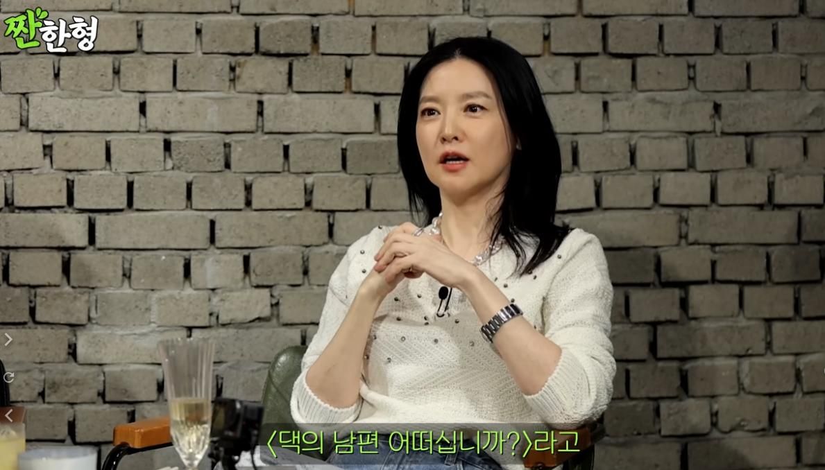 Lee Young-ae chia sẻ những quan điểm về gia đình và con cái trên talkshow YouTube Zzanbro. Ảnh: The Korea Times