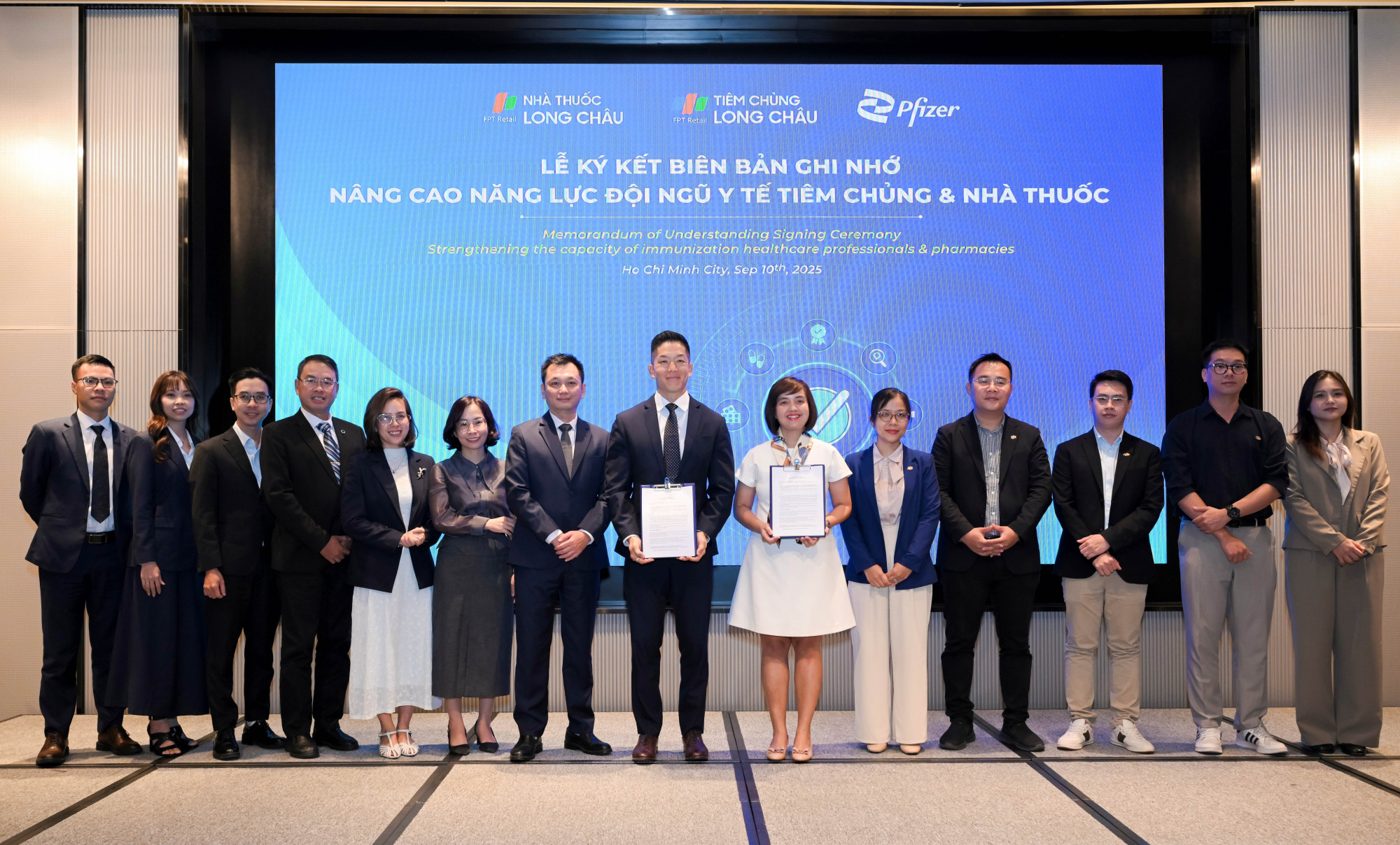 Pfizer Việt Nam và Long Châu ký biên bản ghi nhớ hợp tác nhằm nâng cao năng lực đội ngũ y tế - Ảnh: Pfizer Việt Nam