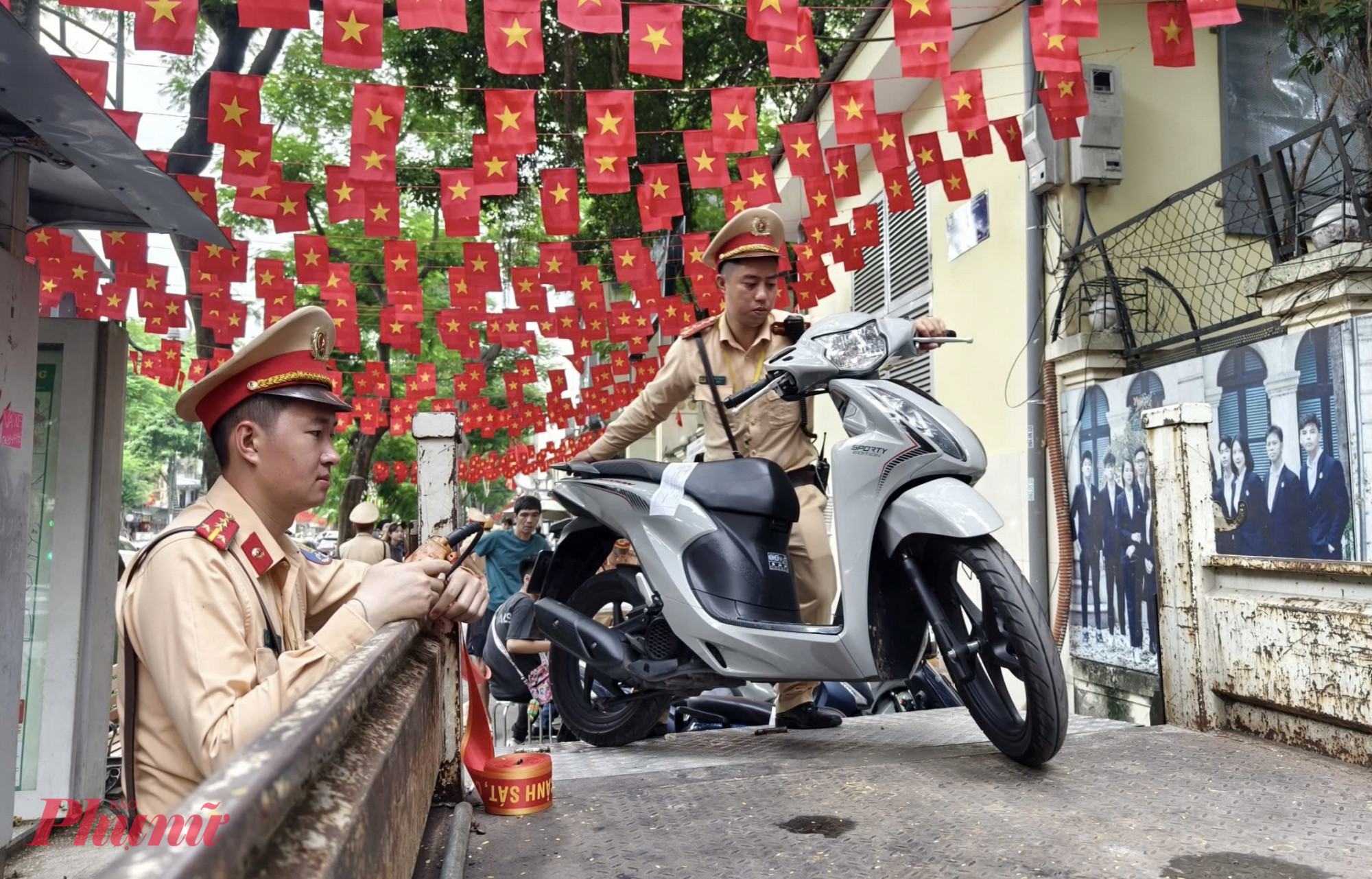 Theo Phòng CSGT Hà Nội, từ ngày 5/9 đến 11/9, CSGT Hà Nội đã  xử lý 58  trường hợp lứa tuổi học sinh vi phạm, tạm giữ 40 phương tiện.