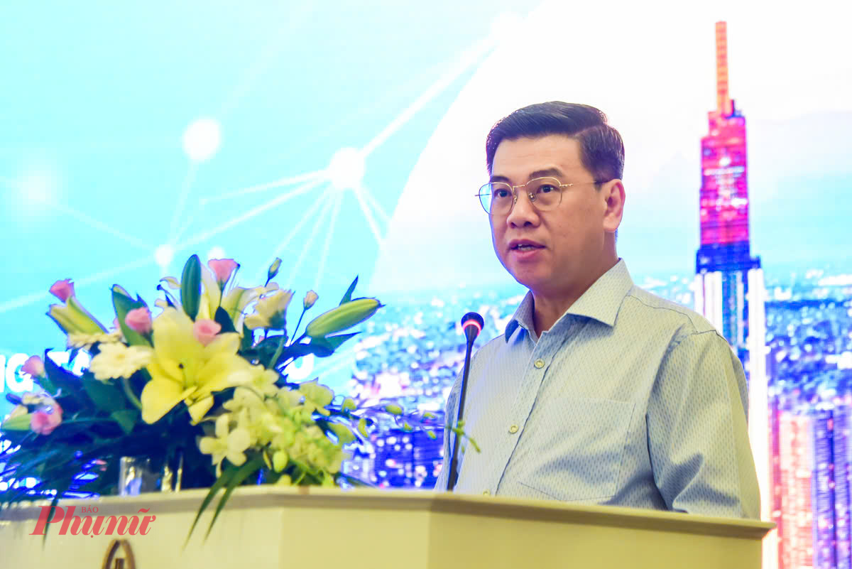 Ông Nguyễn Văn Dũng - Phó chủ tịch UBND TPHCM phát biểu tại tọa đàm