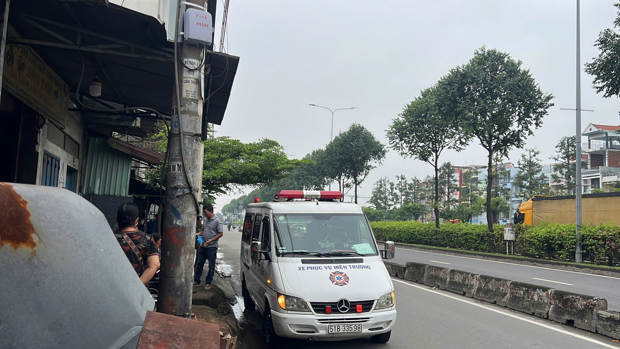 Hiện trường vụ cháy cửa hàng phụ tùng xe máy ở phường Trung Mỹ Tây khiến 1 cụ ông tử vong vào sáng 12/9. Ảnh: Đ.X