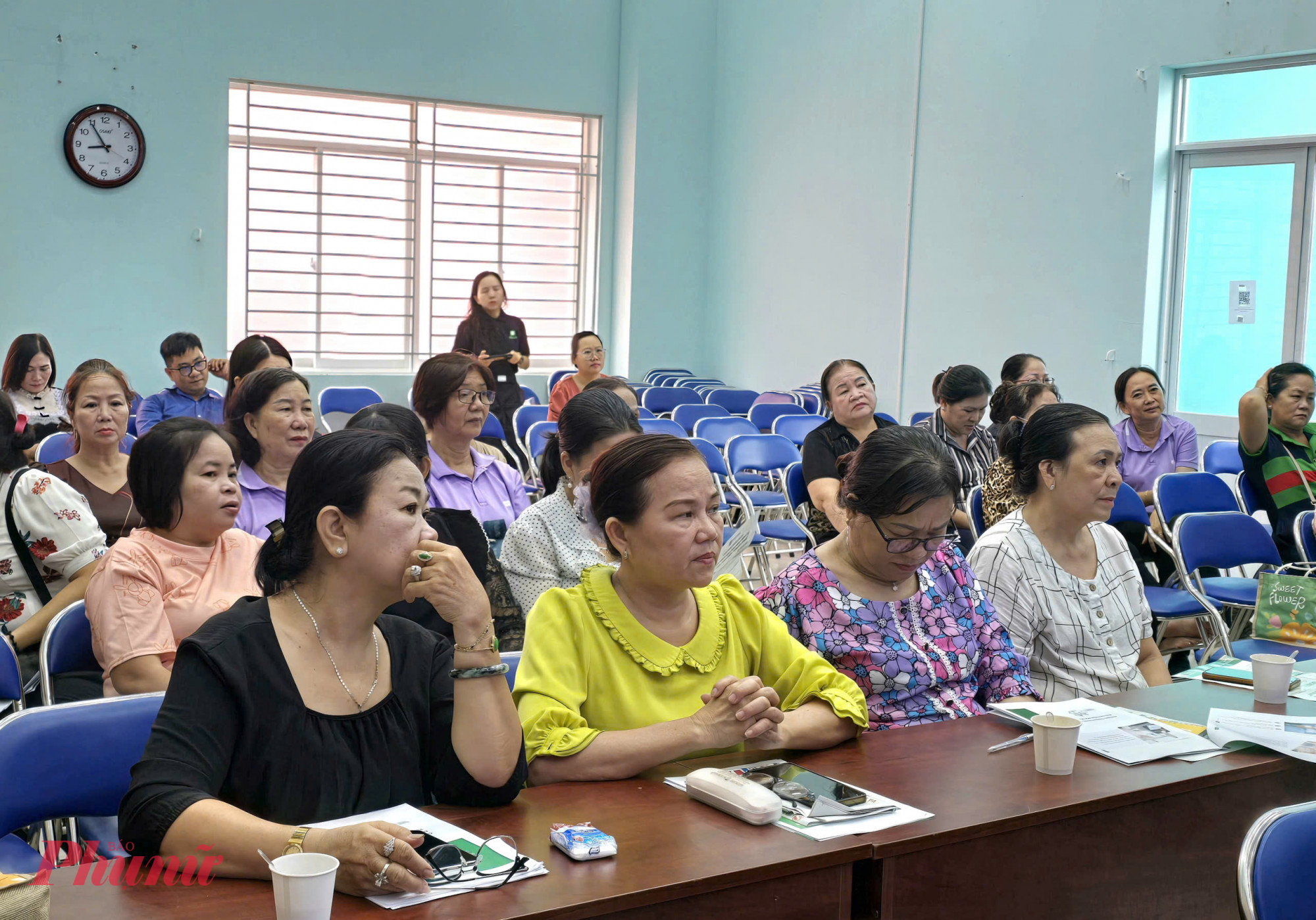 Nhiều doanh nghiệp nhỏ, hộ kinh doanh cũng như phụ nữ đang có nhu cầu khổi nghiệp tham gia hội nghị  