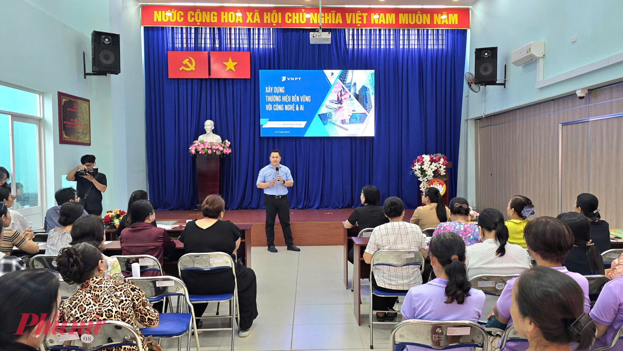 ông Phạm Đức Thành - Phó Giám đốc Khách hàng Doanh nghiệp, VNPT TPHCM - thông tin nhanh một số nội dung hỗ trợ doanh nghiệp phát triển thương hiệu bền vững trong thời kỳ số.