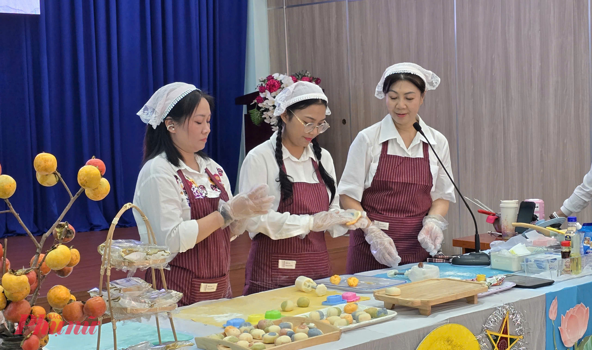 Hội LHPN phường Bình Thới tổ chức lớp hướng dẫn làm bánh tuyết dẻo