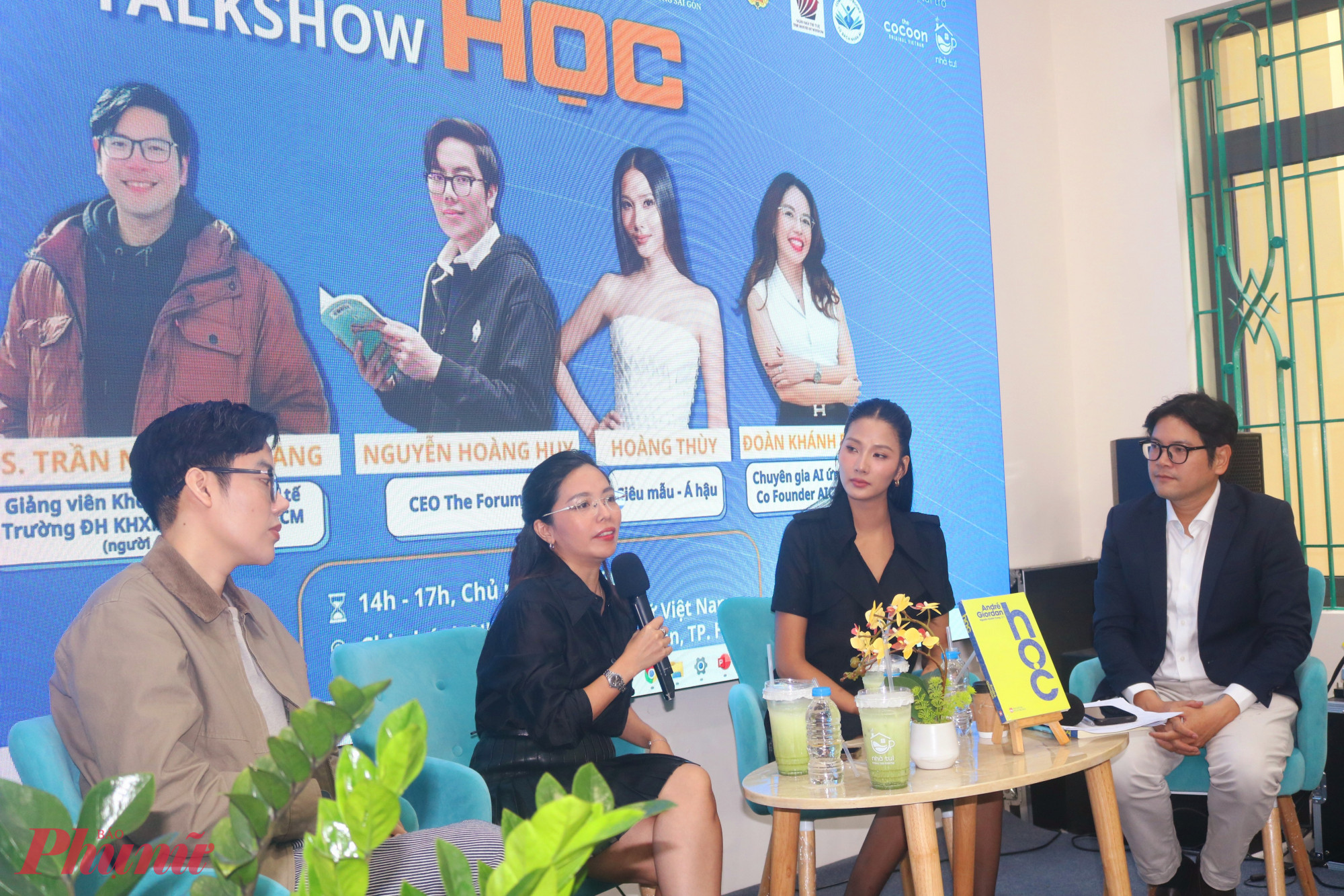 Khách mời chia sẻ trong talkshow “Học’ - Ảnh: Mẫn Nhi
