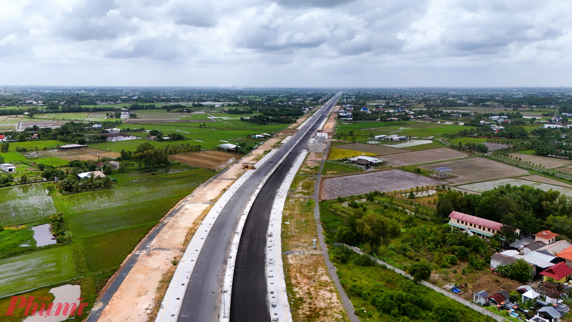 Được khởi công từ cuối năm 2021, đến nay đã dần hiện rõ hình hài và đang được chủ đầu tư đẩy nhanh tiến độ. Hiện dự án đã đạt khoảng 75% giá trị khối lượng thi công, hướng tới hoàn thành đúng kế hoạch.