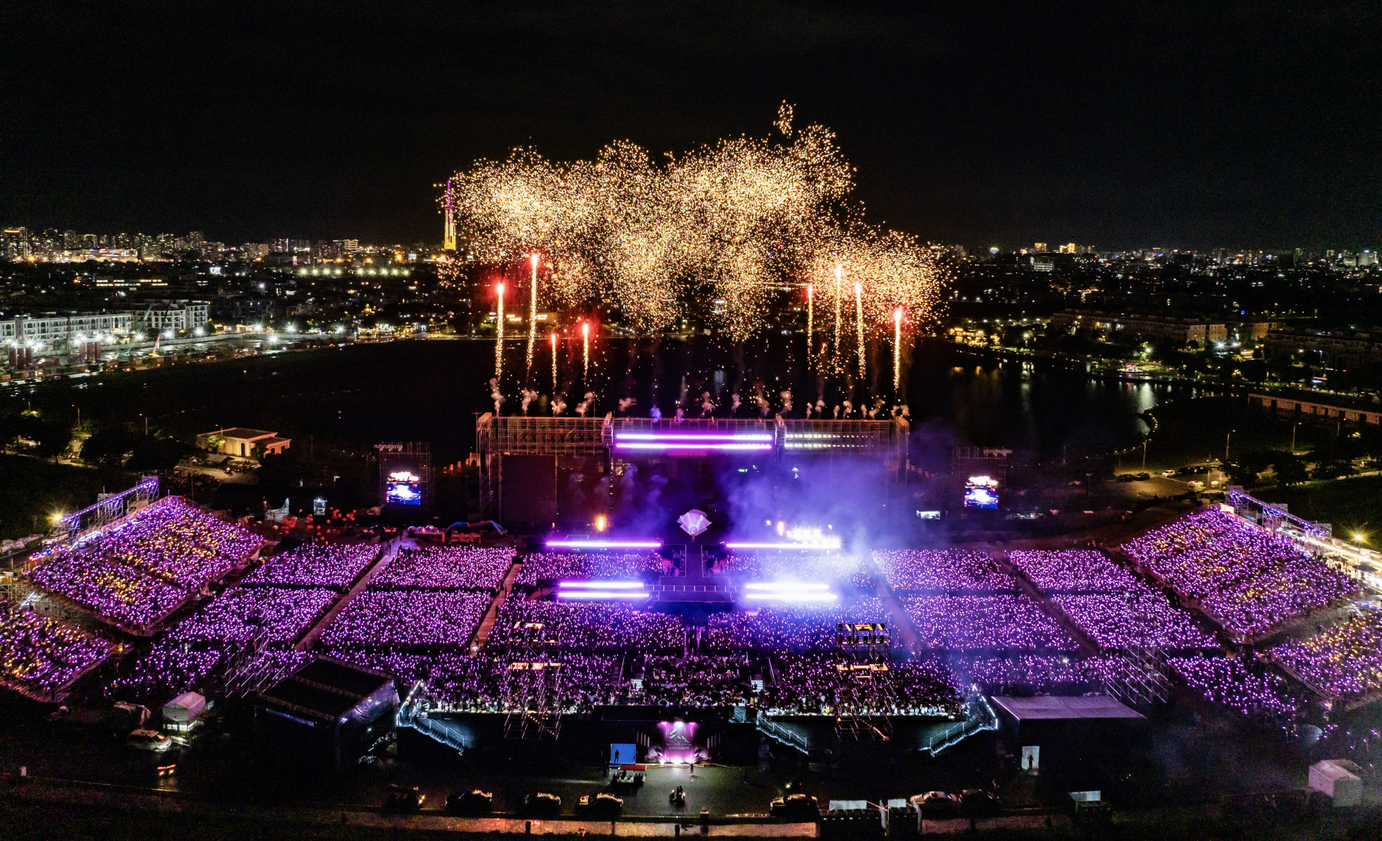 Toàn cảnh concert Em xinh say hi tại TPHCM