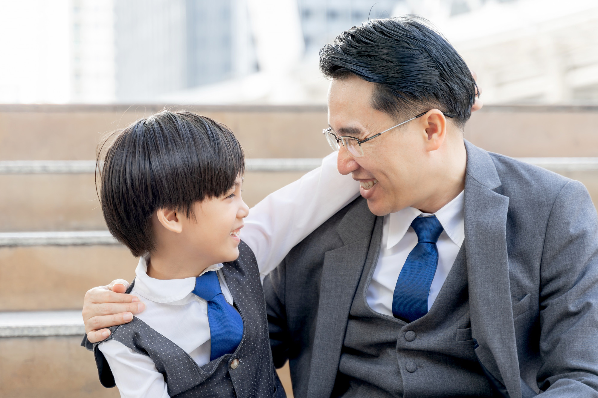 Không tái hôn là cách ông bố đơn thân chọn để che chở cho con mình (ảnh freepik)