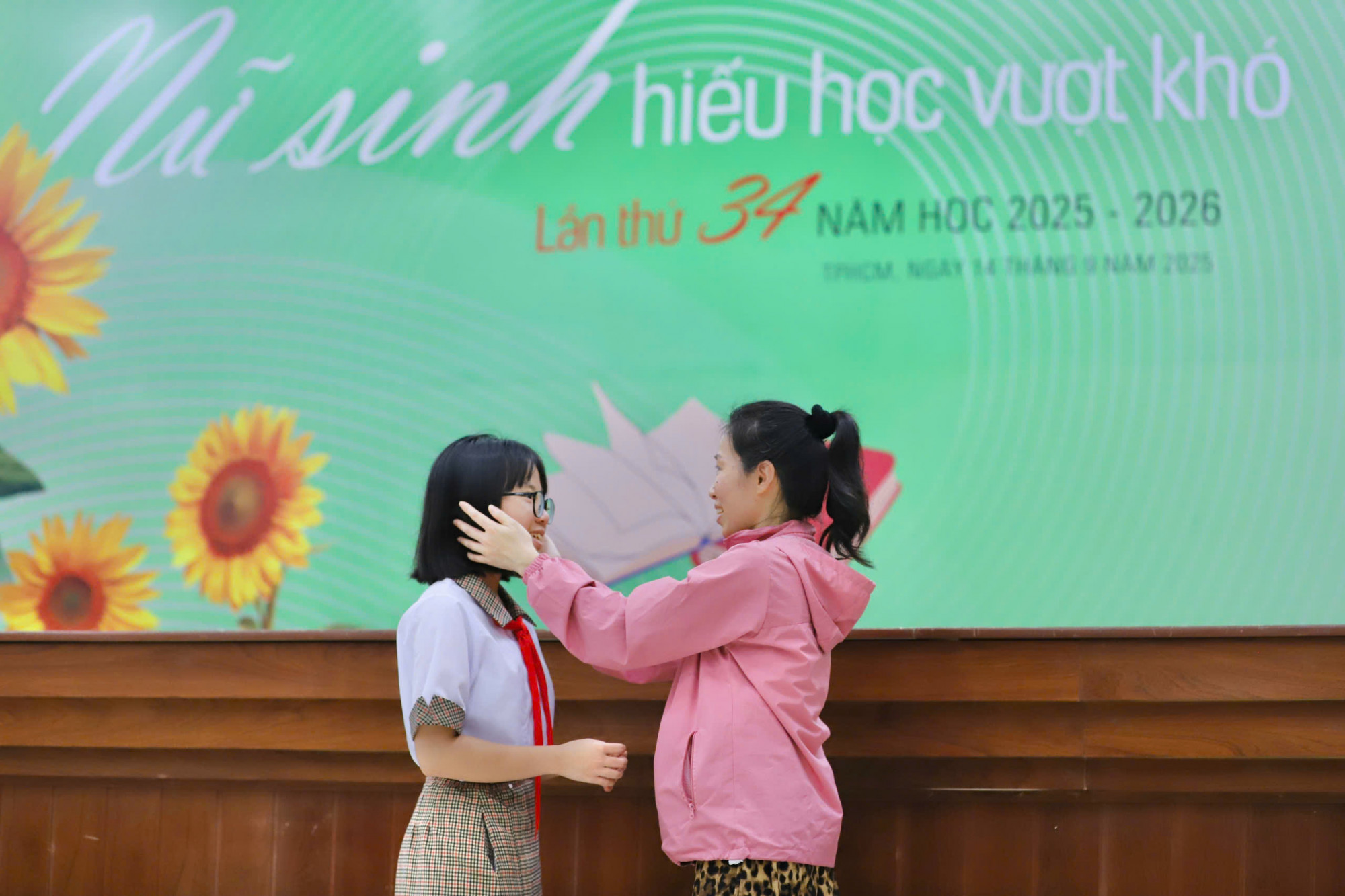 Học bổng 'Nữ sinh hiếu học vượt khó' tiếp thêm sức mạnh cho những ước mơ vươn cao Hai mẹ con