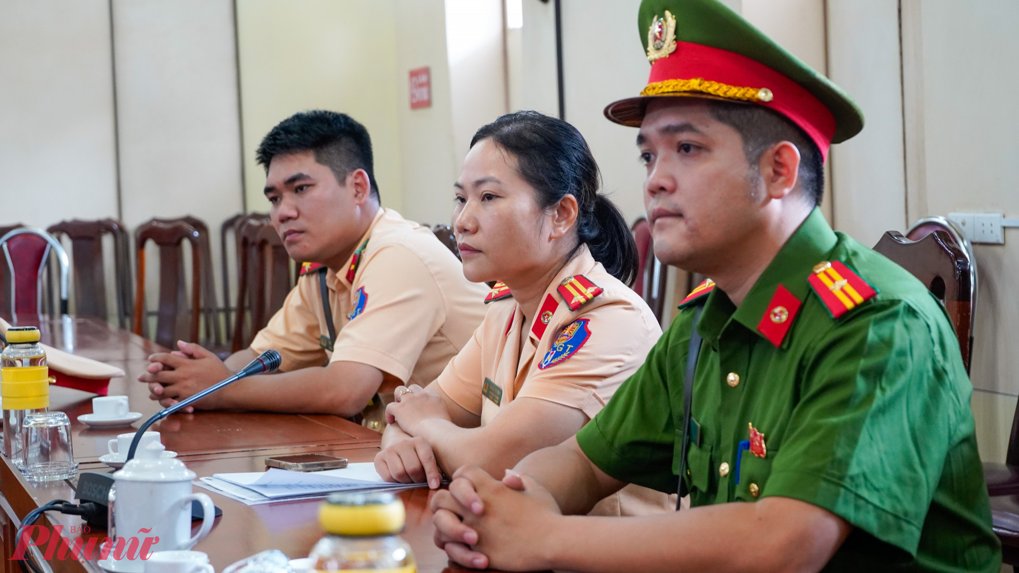 . Đại diện nhà trường cho biết, thời gian qua, nhà trường đã tổ chức nhiều buổi tuyên truyền và yêu cầu học sinh, phụ huynh ký cam kết. Tuy nhiên, việc quản lý học sinh ngoài khuôn viên trường vẫn còn gặp nhiều khó khăn. Lãnh đạo trường cam kết sau đợt kiểm tra này, việc kiểm soát sẽ được thực hiện chặt chẽ hơn, đặc biệt là trong việc phối hợp với gia đình để quản lý phương tiện của học sinh.