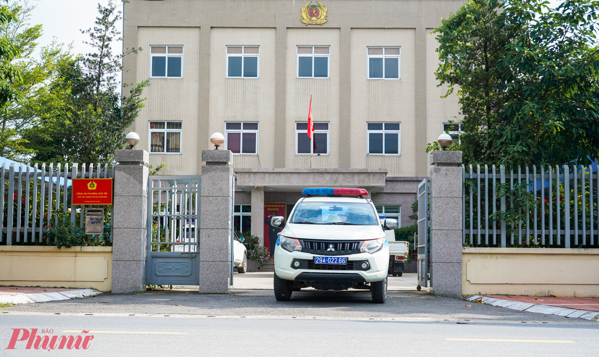 Nằm trong kế hoạch thực hiện cao điểm tuyên truyền, kiểm tra, xử lý vi phạm đối với học sinh và phụ huynh học sinh, sáng 15/9, Đội CSGT đường bộ số 9 (Phòng CSGT Công an Hà Nội) phối hợp với Công an phường Sơn Tây đã ghi nhận nhiều trường hợp vi phạm. Hoạt động này một lần nữa nhấn mạnh sự vào cuộc quyết liệt của lực lượng chức năng nhằm đảm bảo an toàn giao thông và nâng cao ý thức chấp hành pháp luật trong cộng đồng, đặc biệt là lứa tuổi học đường.