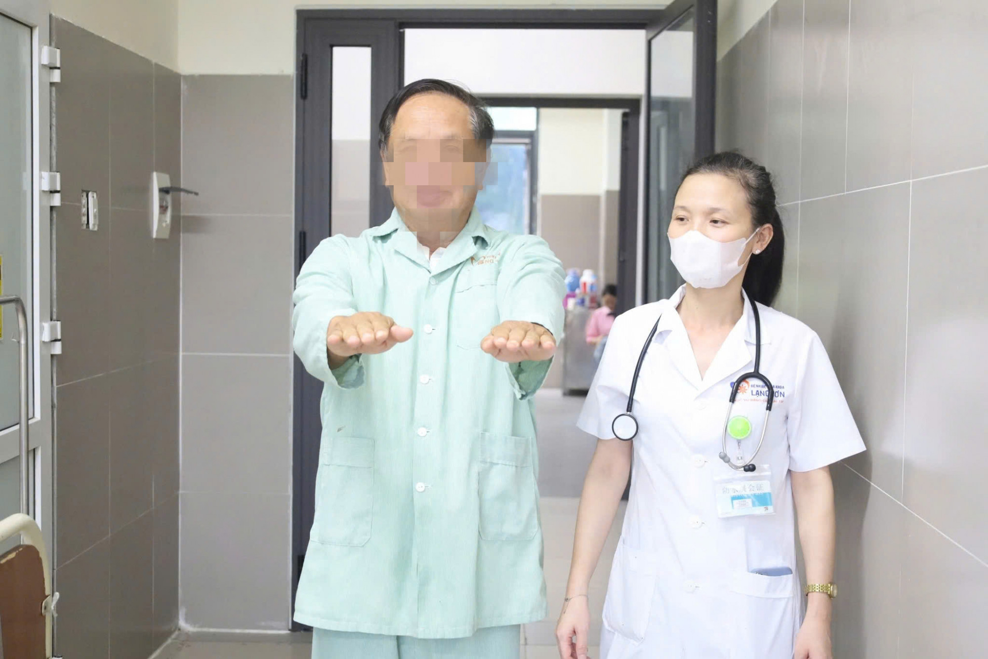 Cựu chiến binh ở Đà Nẵng hồi phục sau khi được các bác sĩ chăm sóc ở Bệnh viện đa khoa Lạng Sơn - ảnh: Bệnh viện cung cấp