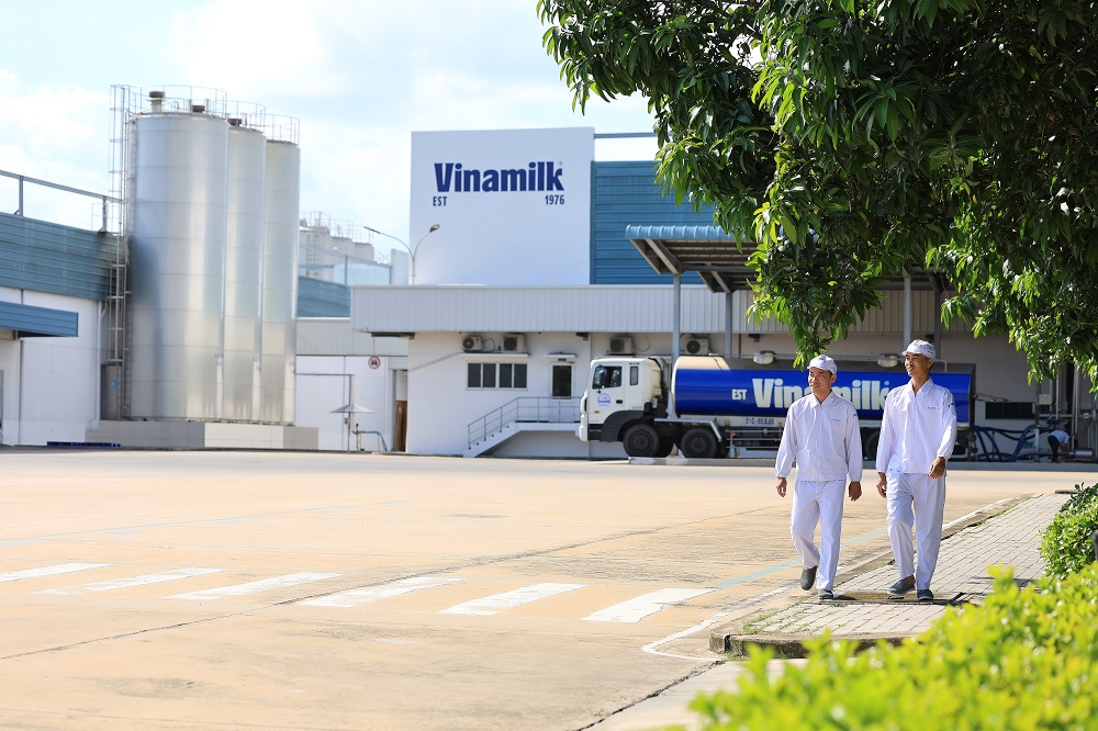 Vinamilk là doanh nghiệp sữa đầu tiên sở hữu cả trang trại và nhà máy đạt trung hòa carbon theo tiêu chuẩn PAS 2060:2014 - Ảnh: Minh Anh