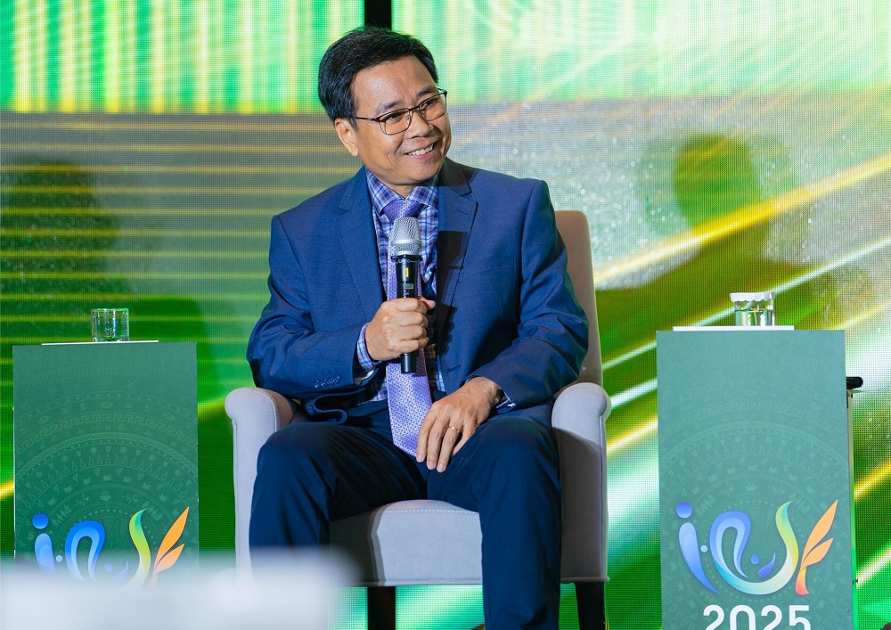 Ông Lê Hoàng Minh - Giám đốc điều hành sản xuất kiêm Trưởng dự án Net Zero của Vinamilk tại Diễn đàn Doanh nghiệp Phát triển bền vững Việt Nam (VCSF) lần thứ 12 - Ảnh: Minh Anh