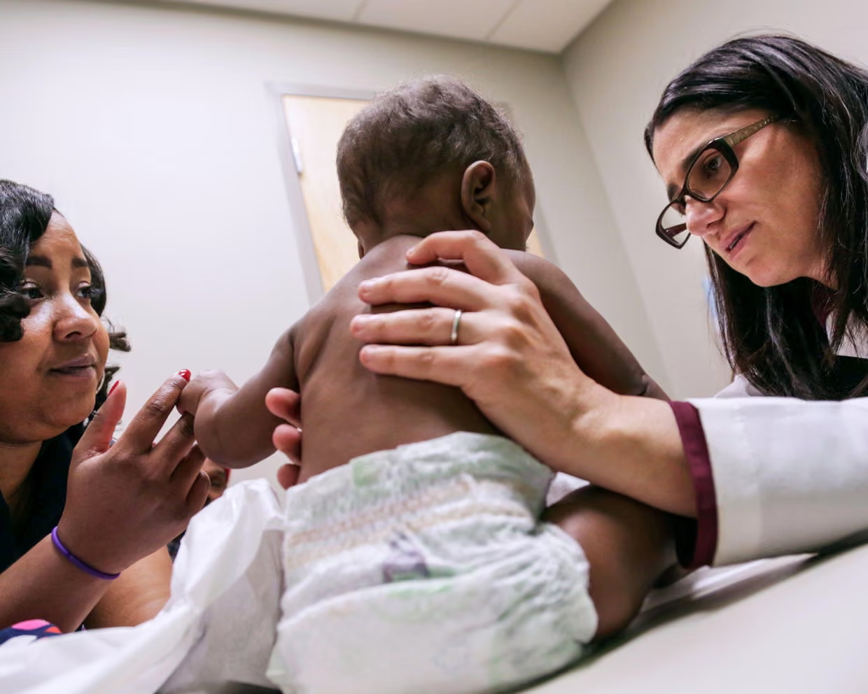 Chính sách tặng tiền và hỗ trợ phụ nữ nuôi con trong 5 năm giúp giảm áp lực tài chính cho nhiều gia đình. - Ảnh: Ryan Garza 