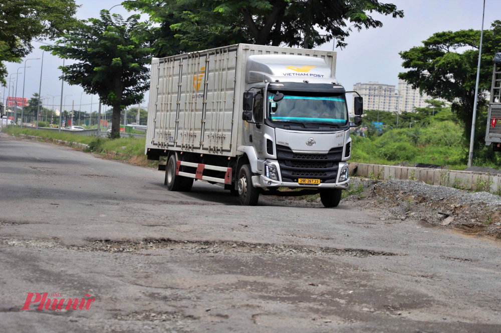 Theo Ban Giao thông, trong tối 16/9, nhà thầu sẽ thảm nhựa tạm các vị trí hư hỏng tại khu vực hầm chui HC1 và HC2 để đảm bảo giao thông, ngày 21/9 sẽ thực hiện sửa chữa triệt để. Đoạn đường Nguyễn Văn Linh quanh hầm chui sẽ hoàn thành sửa chữa trước ngày 30/9, các hư hỏng sẽ được khắc phục tạm thời trước 26/9 để đảm bảo an toàn lưu thông.