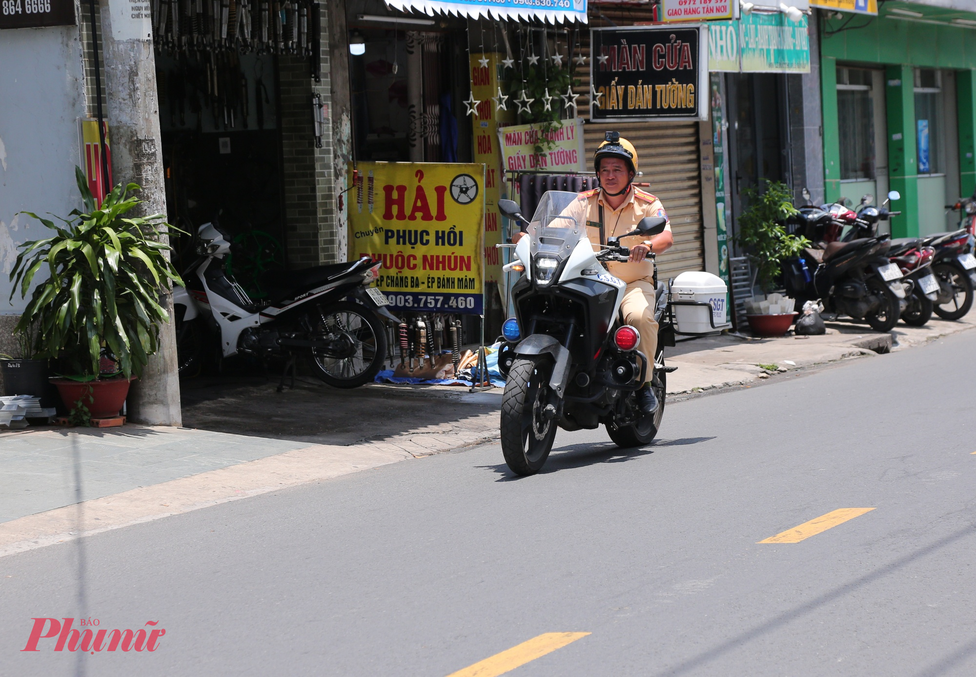 Theo CSGT, việc này xử lý học sinh đi xe máy trên 50cc nhằm đảm bảo trật tự an toàn giao thông và phòng ngừa tai nạn liên quan đến lứa tuổi học sinh.