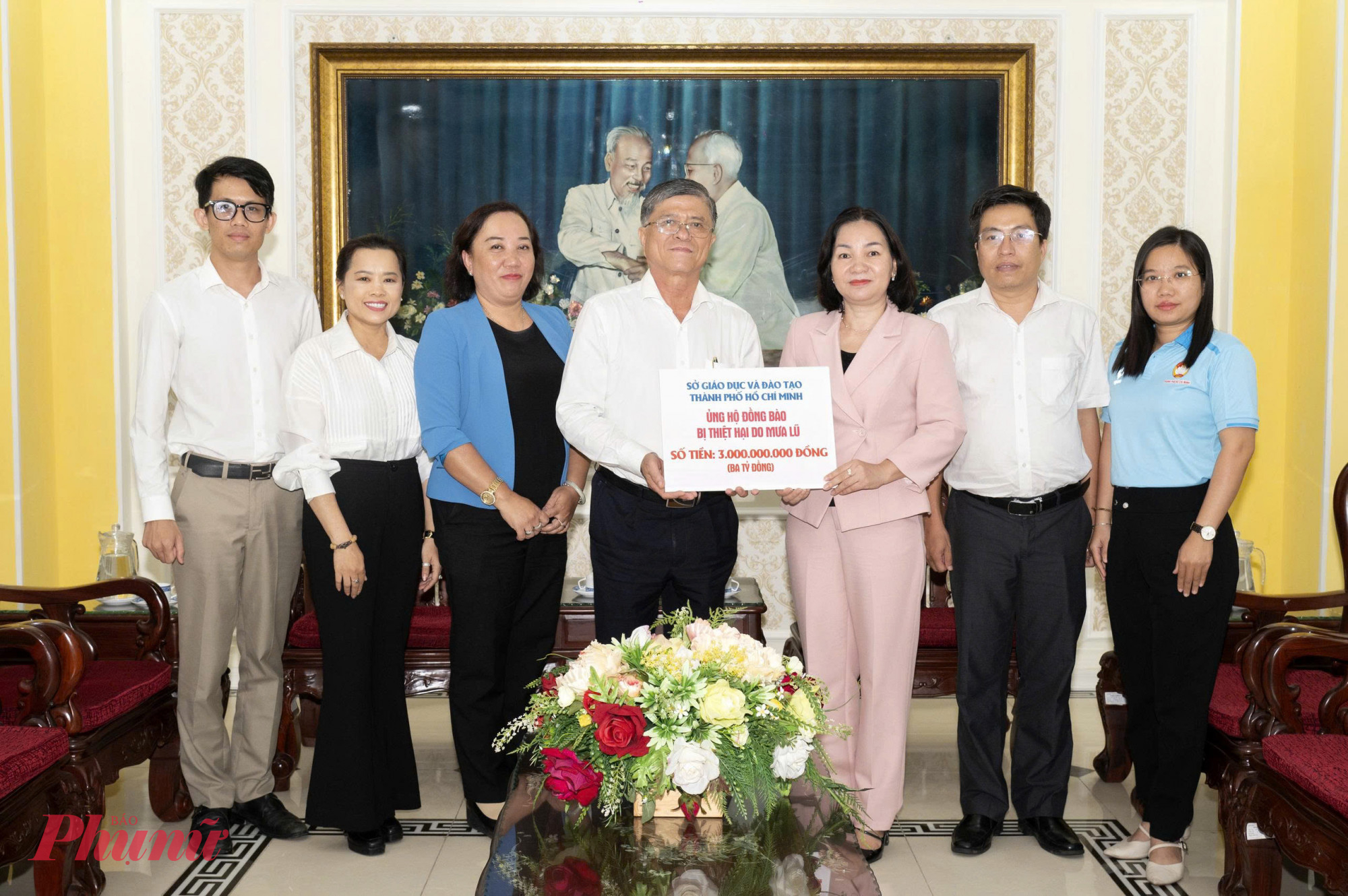 Sở trao kinh phí ủng hộ đồng bào các tỉnh bị thiệt hại do bão lũ năm 2025 đến Ban Thường trực Ủy ban MTTQ Việt Nam - Ban Vận động cứu trợ TPHCM 