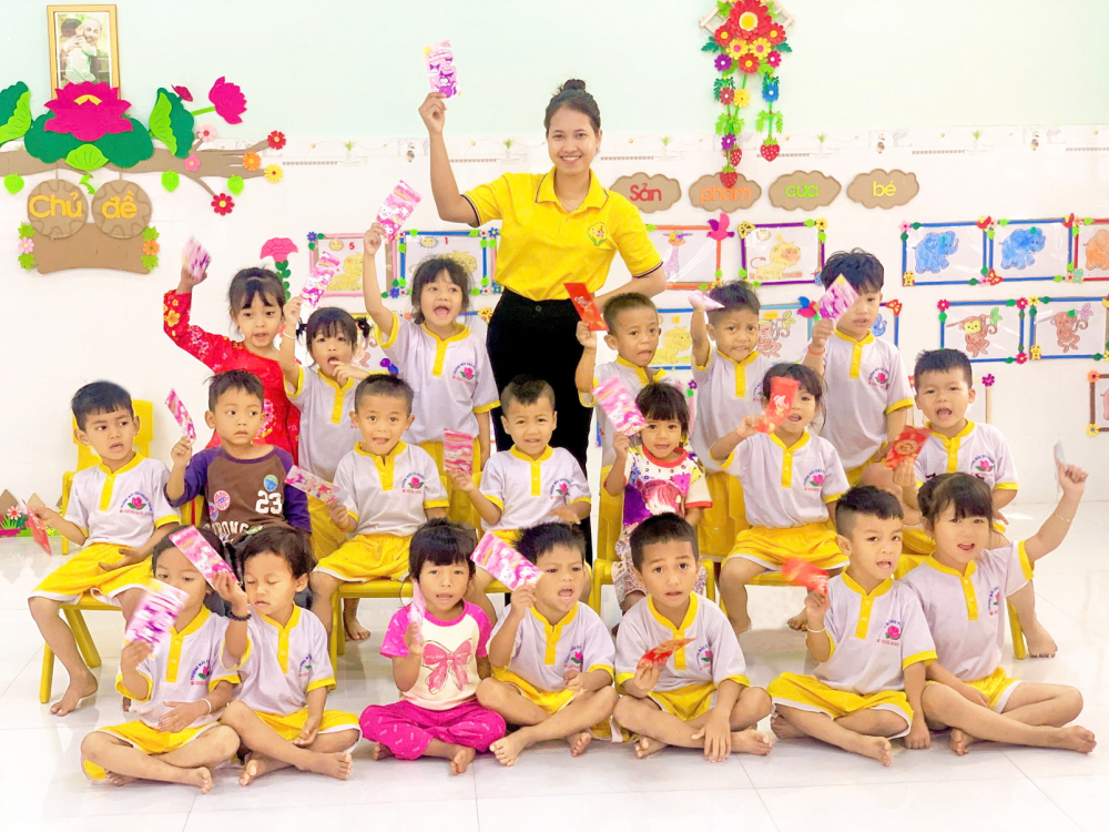 Niềm vui của cô giáo Lý bên các học trò Raglai, những mầm xanh đang lớn lên từ bản làng