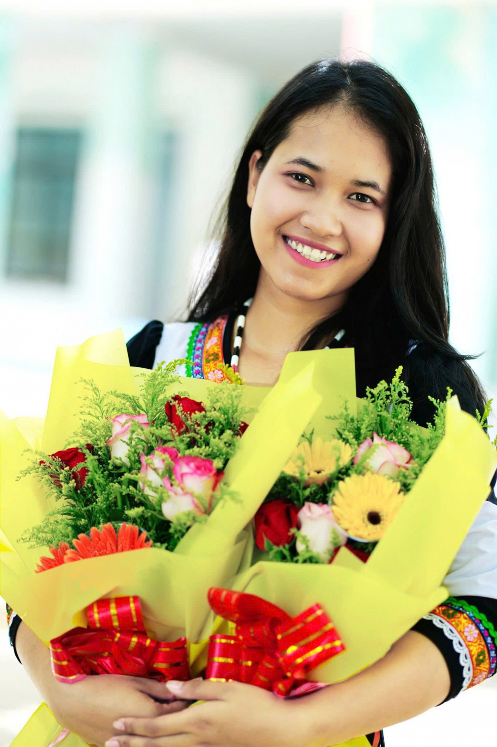 Cô giáo trẻ người Raglai Chamaléa Thị Lý với nụ cười rạng rỡ