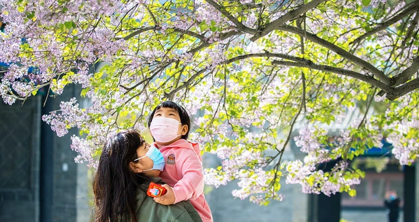 Xu hướng mẹ đơn thân sống chung giúp phụ nữ tìm được sự hỗ trợ, chia sẻ từ người cùng cảnh ngộ - Nguồn ảnh: SCMP