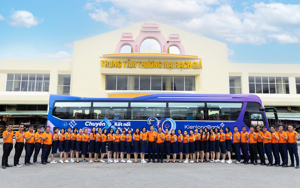 An Giang là điểm khởi đầu trong hành trình tri ân của Chuyến xe X - Ảnh: KienlongBank