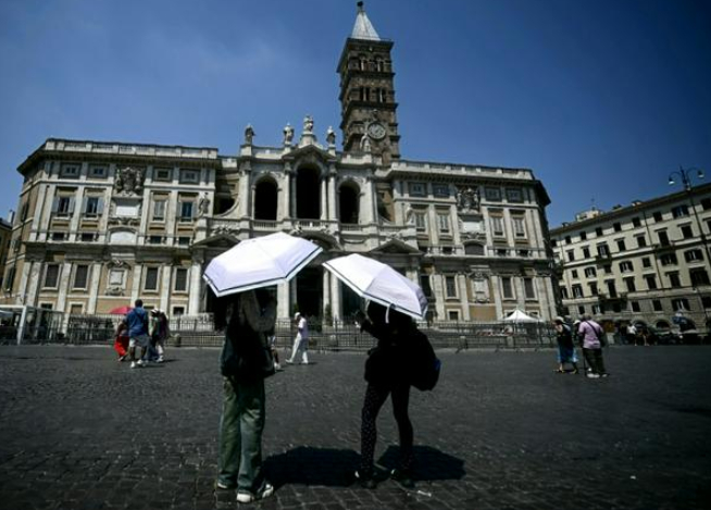 Mỗi năm, nắng nóng giết chết hàng chục ngàn người - Ảnh: France 24