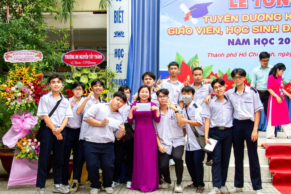Hiệu trưởng Trường THPT Hiệp Bình, TPHCM viết thư khen học sinh