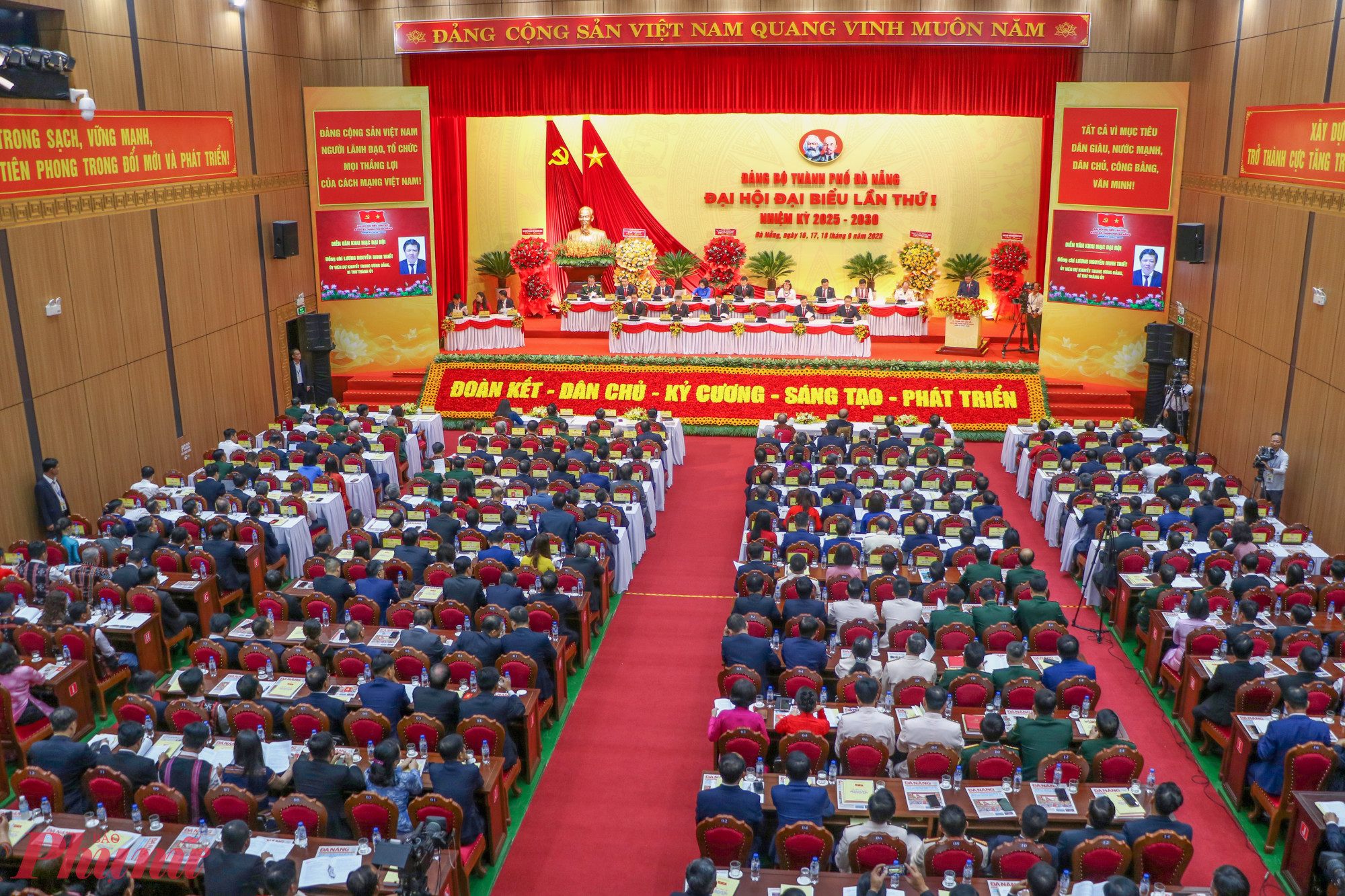 Quang cảnh đại hội