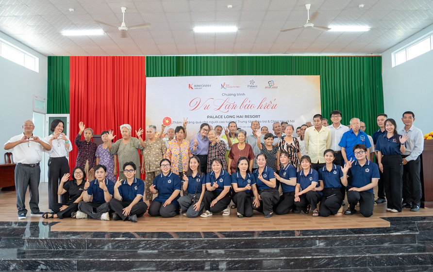 Chương trình thể hiện tinh thần nhân ái và trách nhiệm xã hội của Quỹ Khởi sự từ tâm lan tỏa yêu thương đến cộng đồng - Ảnh: Châu Phạm