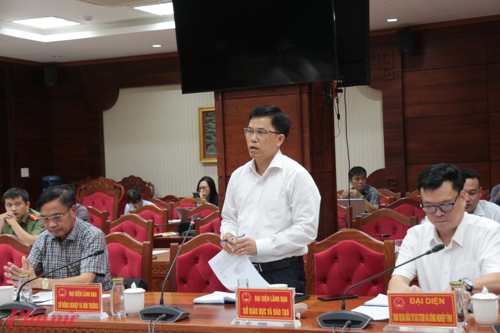 Ông Nguyễn Xuân Đá, Phó Giám đốc Sở Giáo dục và Đào tạo tỉnh Đắk Lắk thông tin tại buổi họp báo 