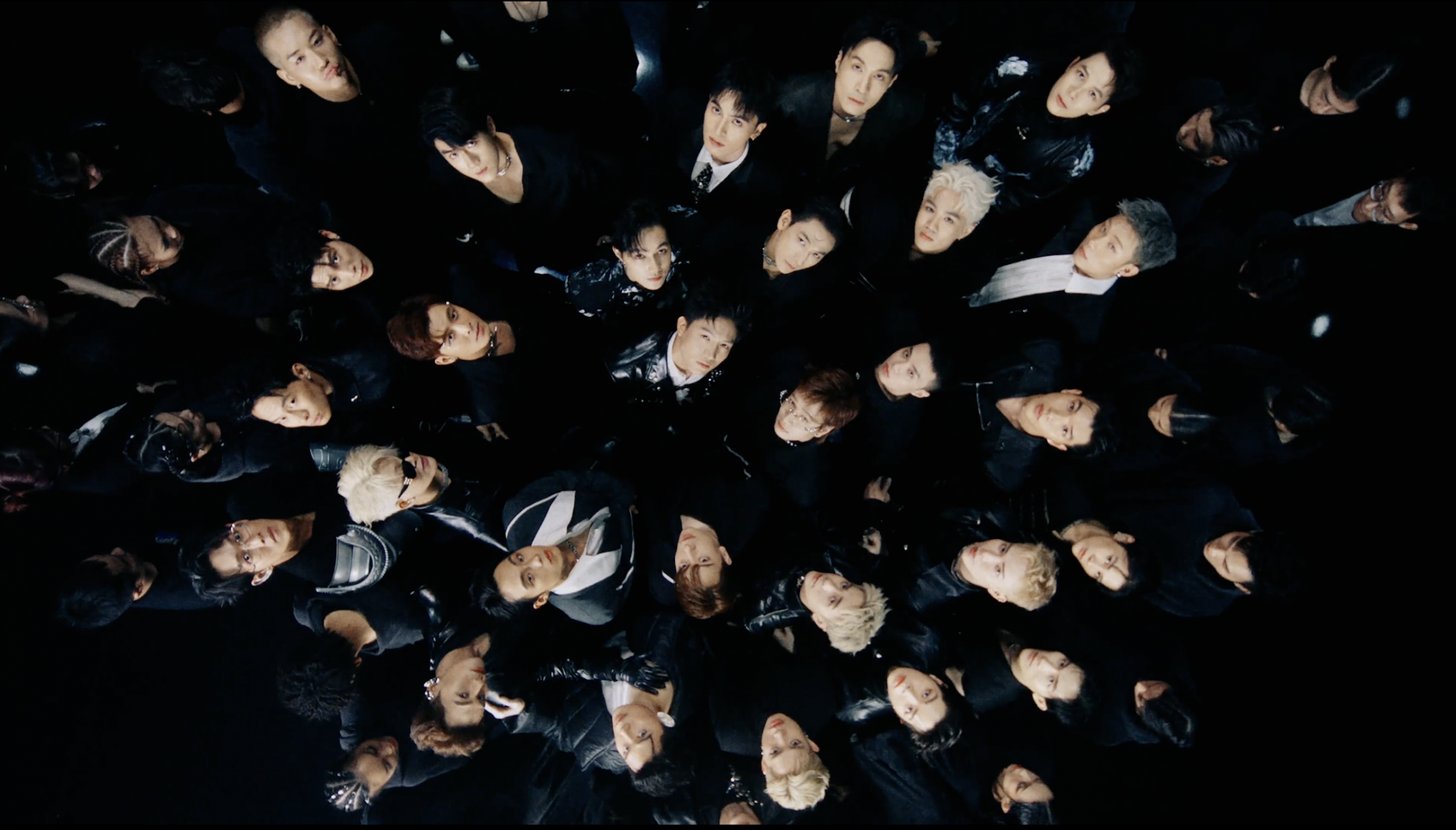 30 gương mặt của anh trai say hi góp mặt trong MV 