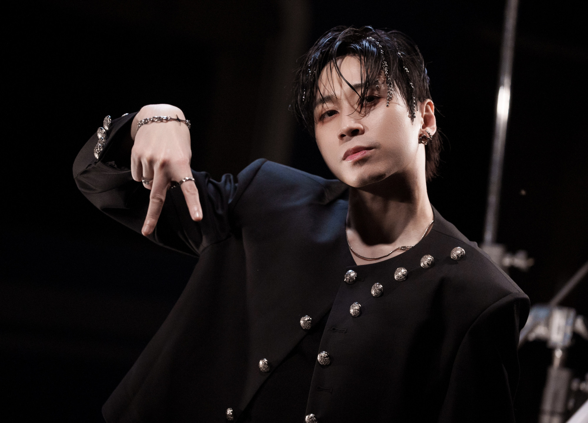 Karik từng làm huấn luyện viên Rap Việt trước khi tham gia Anh trai say hi