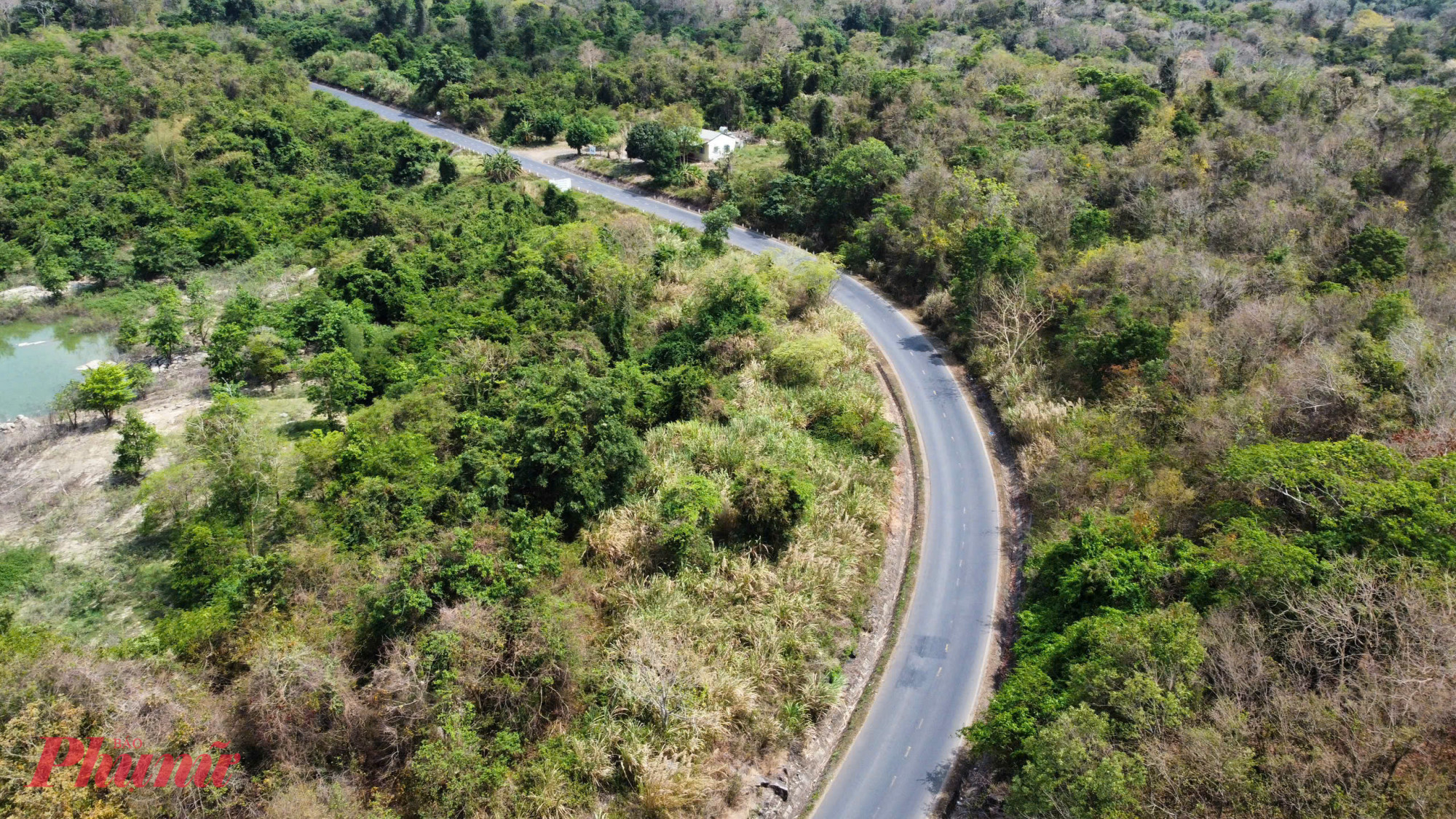  theo đánh giá của UBND hai tỉnh Đắk Lắk và Phú Yên, hiện nay trên tuyến Quốc lộ 29 vẫn còn nhiều tồn tại, bất cập. Nhiều đoạn tuyến có thông số kỹ thuật cấp thấp, mặt đường hẹp, bán kính đường cong nhỏ…; kết cấu mặt đường thấp, chưa đồng bộ.