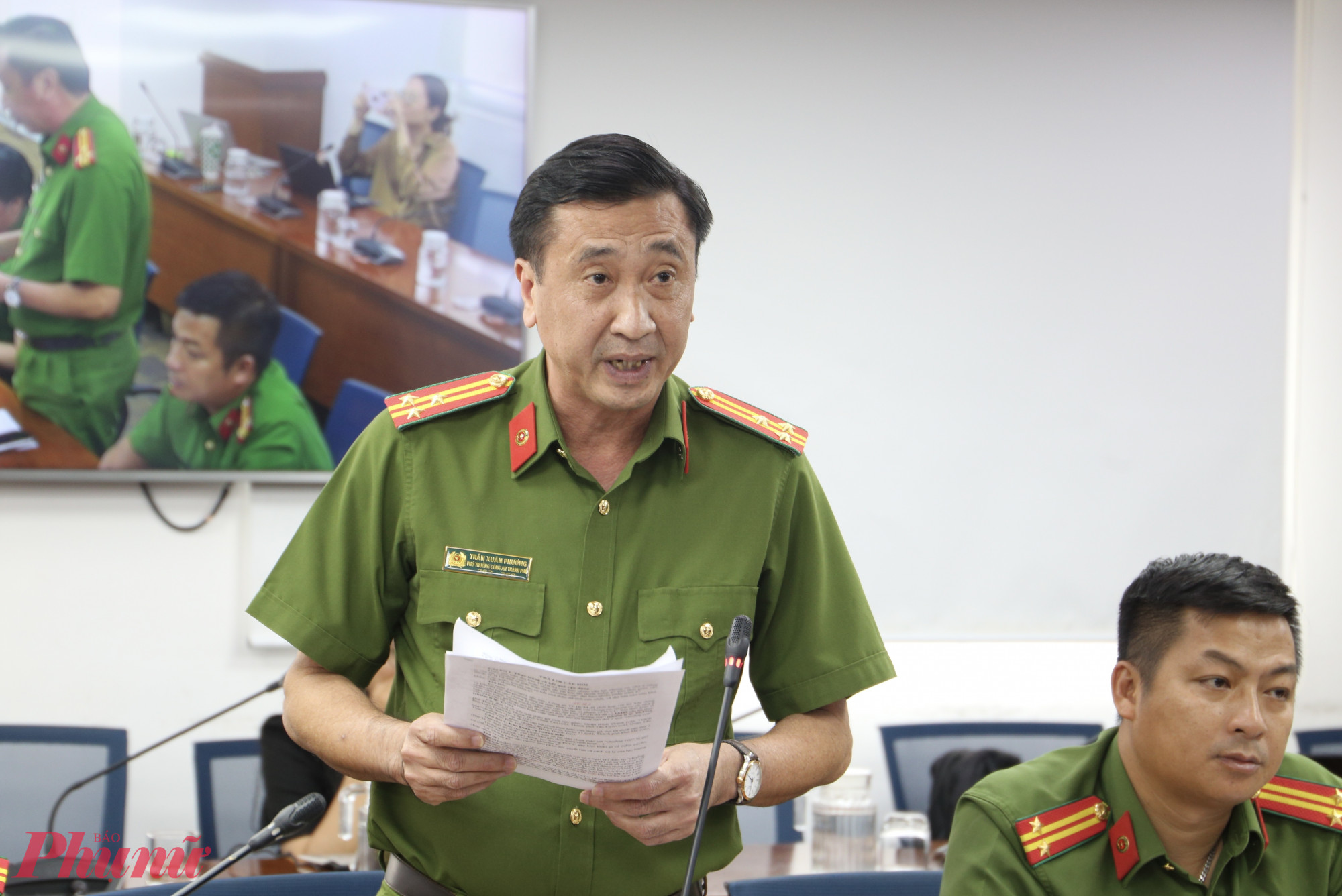 hượng tá Trần Xuân Phương – Phó Trưởng Phòng Cảnh sát PCCC & CNCH (PC07), Công an TPHCM - thông tin trong buổi họp báo - Ảnh: Thanh Tâm