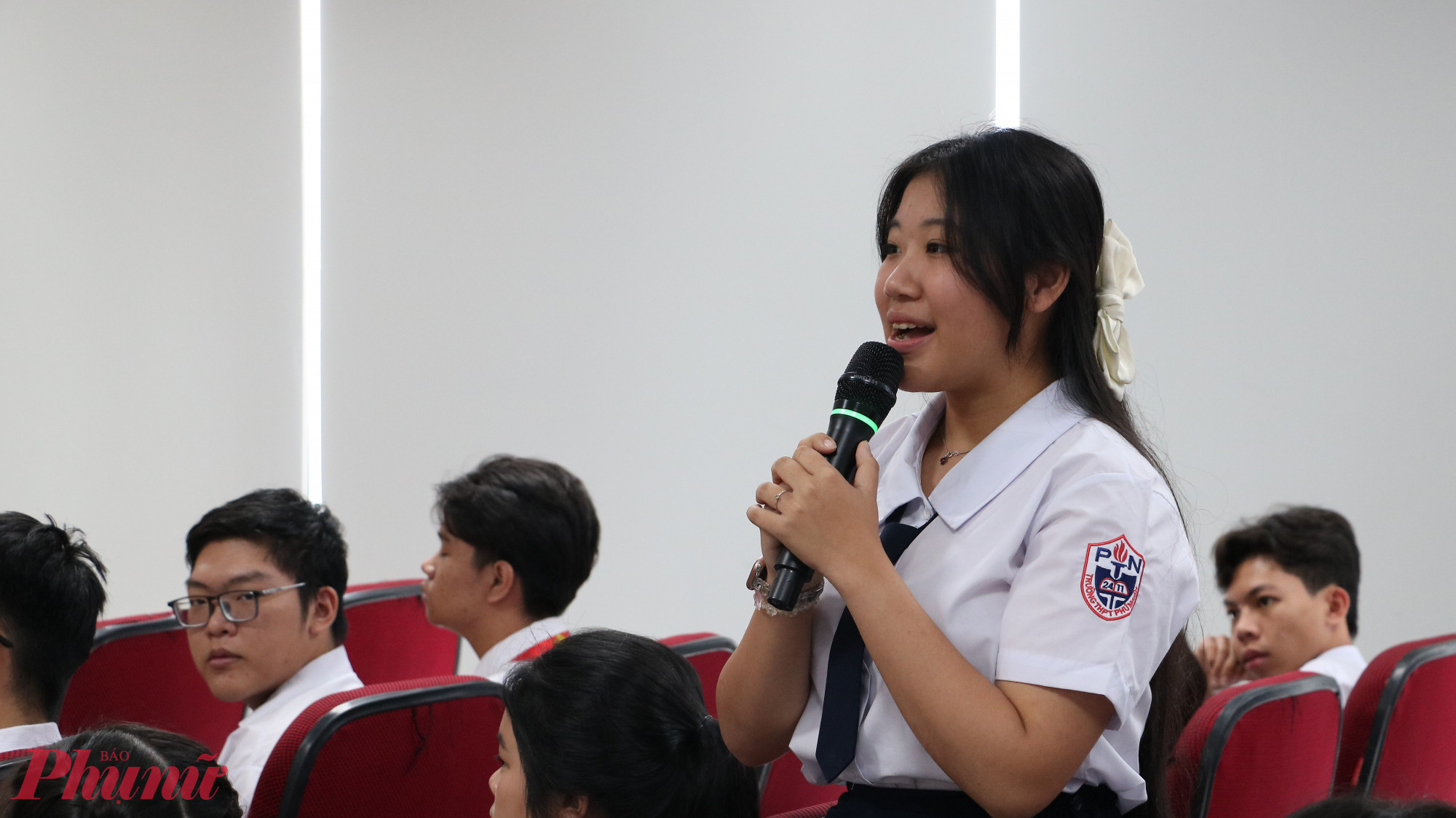 Nhiều học sinh cũng đồng tình với chủ trương hạn chế điện thoại trong trường học - Ảnh: Trang Thư