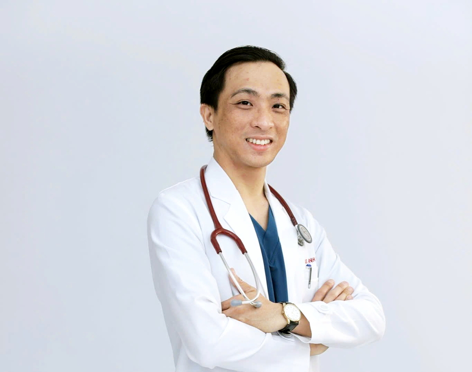 Làm sao tránh cong vẹo cột sống ở tuổi học đường? Thạc sĩ, bác sĩ Lê Cao Anh Huy