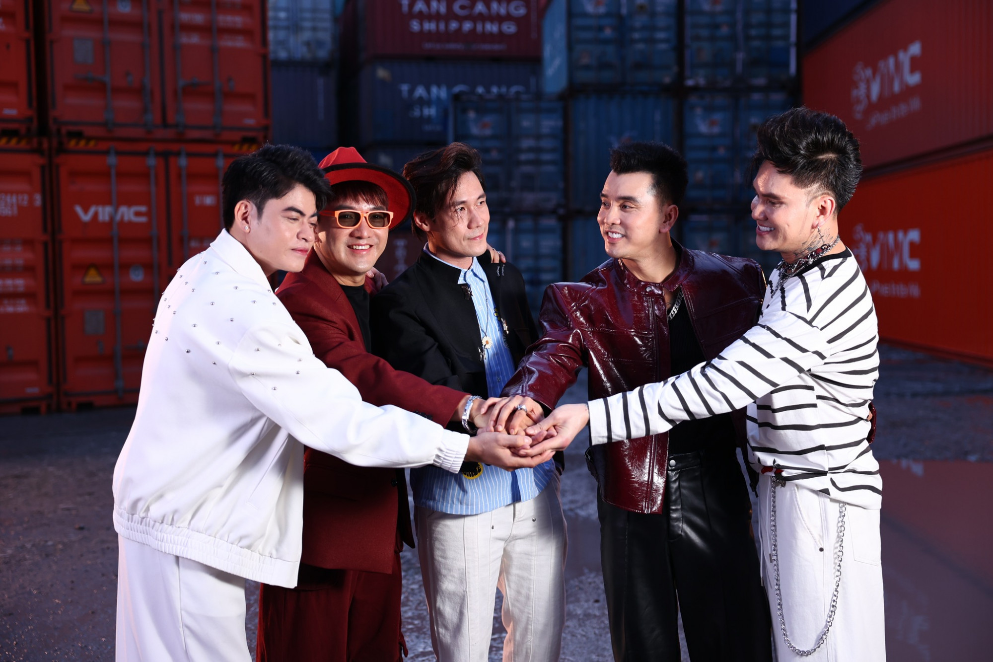 Các thành viên trong nhóm có mối quan hệ bạn bè kéo dài từ 10 đến 20 năm