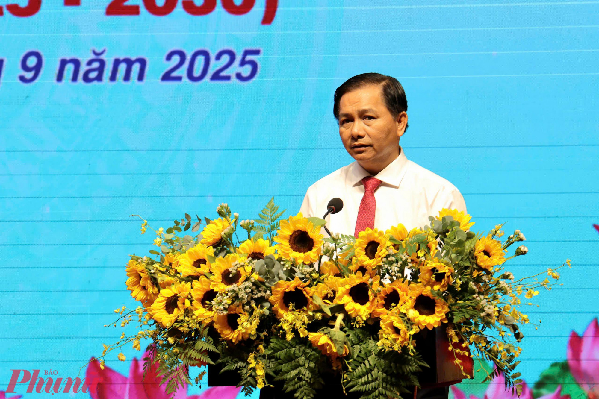 Ông Trần Văn Lâu - Chủ tịch UBND TP Cần Thơ phát biểu tại Đại hội thi đua yêu nước. Ảnh: Trung Phạm
