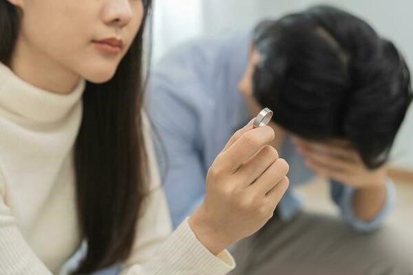 Cô quyết định ly hôn để lo cho tổ ấm của riêng mình - Ảnh: Pexels