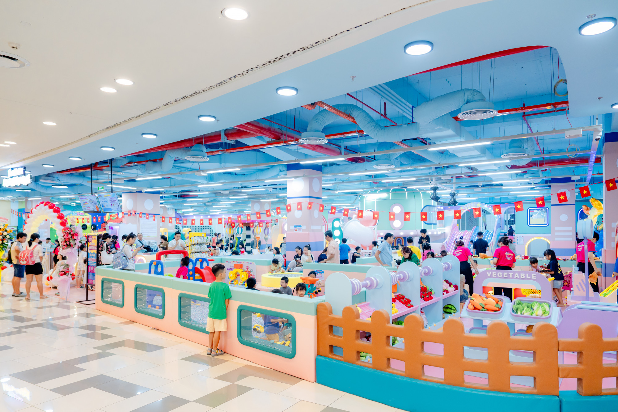 Khu vui chơi Funzone Adventure chính thức mở cửa từ cuối tháng 8 nhận được sự yêu thích của nhiều gia đình, đặc biệt là các bạn nhỏ.