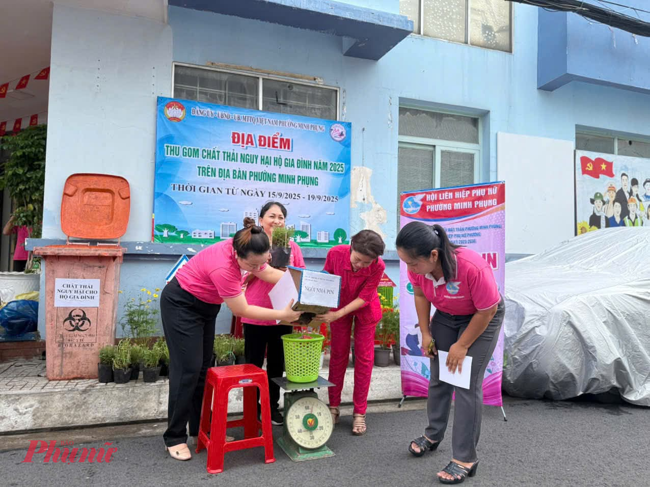 Thu gom pin từ các mô hình ngôi nhà của pin tại chương trình 